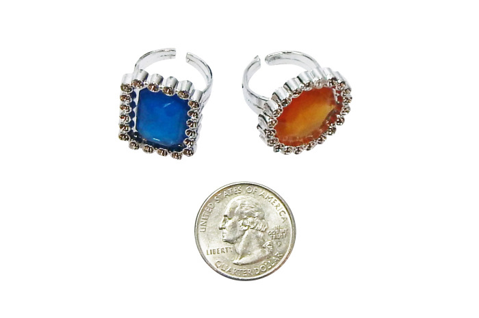 Plastic Gem Rings: Set of 2 Plastic Gem Rings: Set of 2